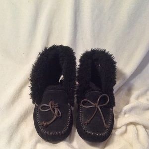 UGG SLIPPER BOOTIES